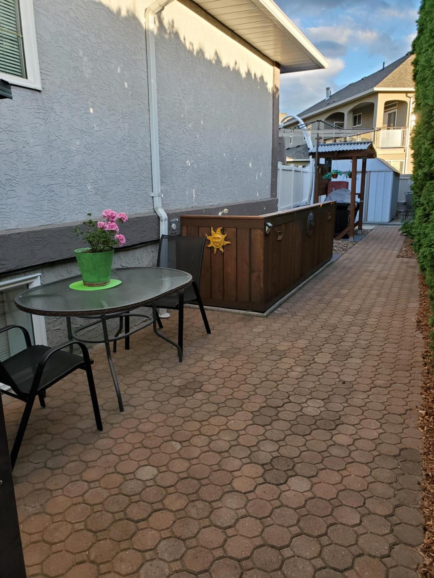 Comfy King Bed, Large Private Basement Suite, Smart Tv In Penticton- Of Peaches And Beaches Penticton