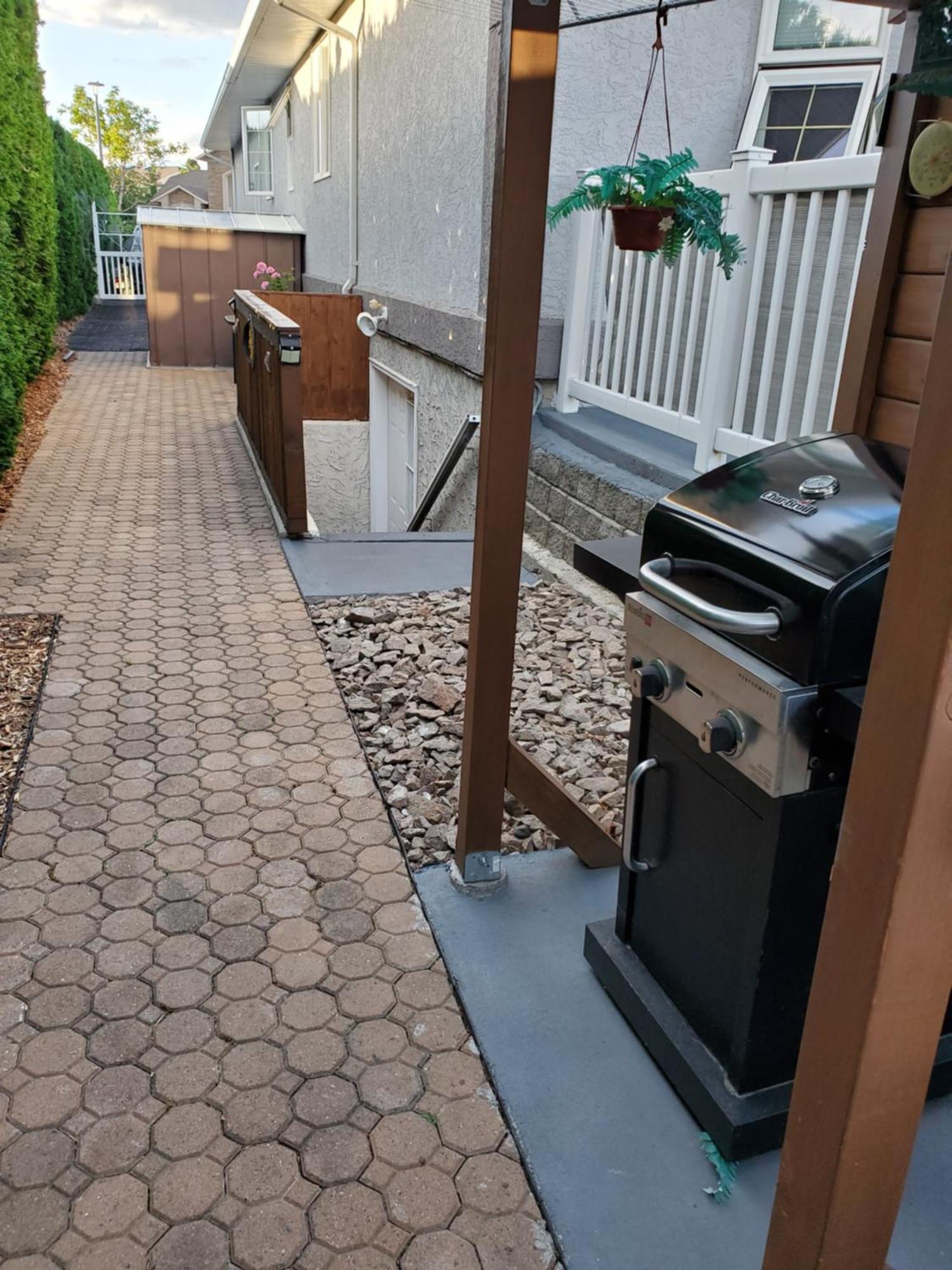 Apartment Comfy King Bed, Large Private Basement Suite, Smart Tv In Penticton- Of Peaches And Beaches