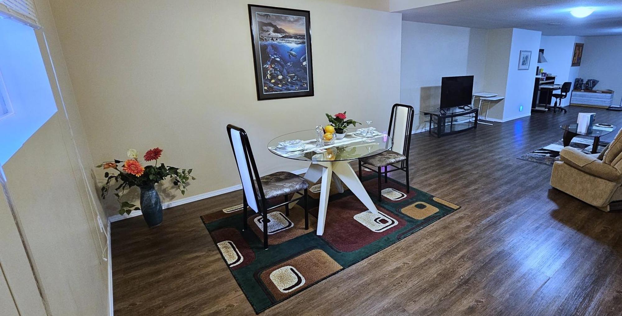 Comfy King Bed, Large Private Basement Suite, Smart Tv In Penticton- Of Peaches And Beaches Apartment *