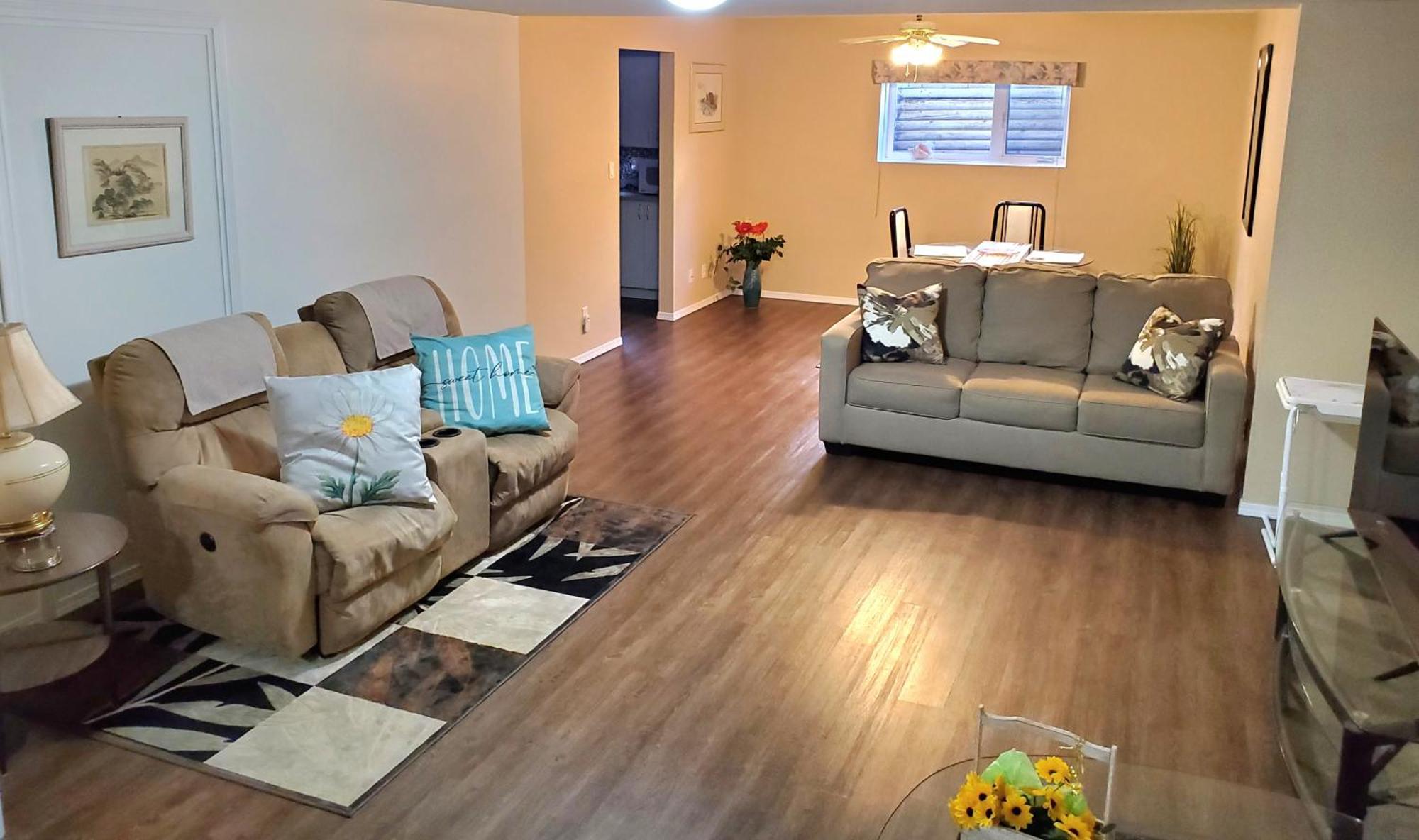 Comfy King Bed, Large Private Basement Suite, Smart Tv In Penticton- Of Peaches And Beaches